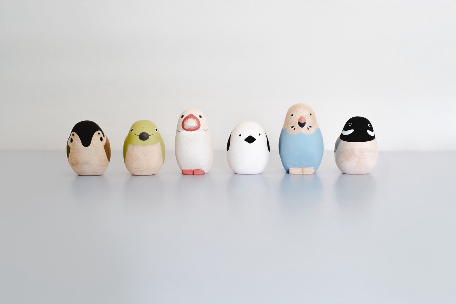 Rangée de petits oiseaux en bois KOTORI de T-LAB
