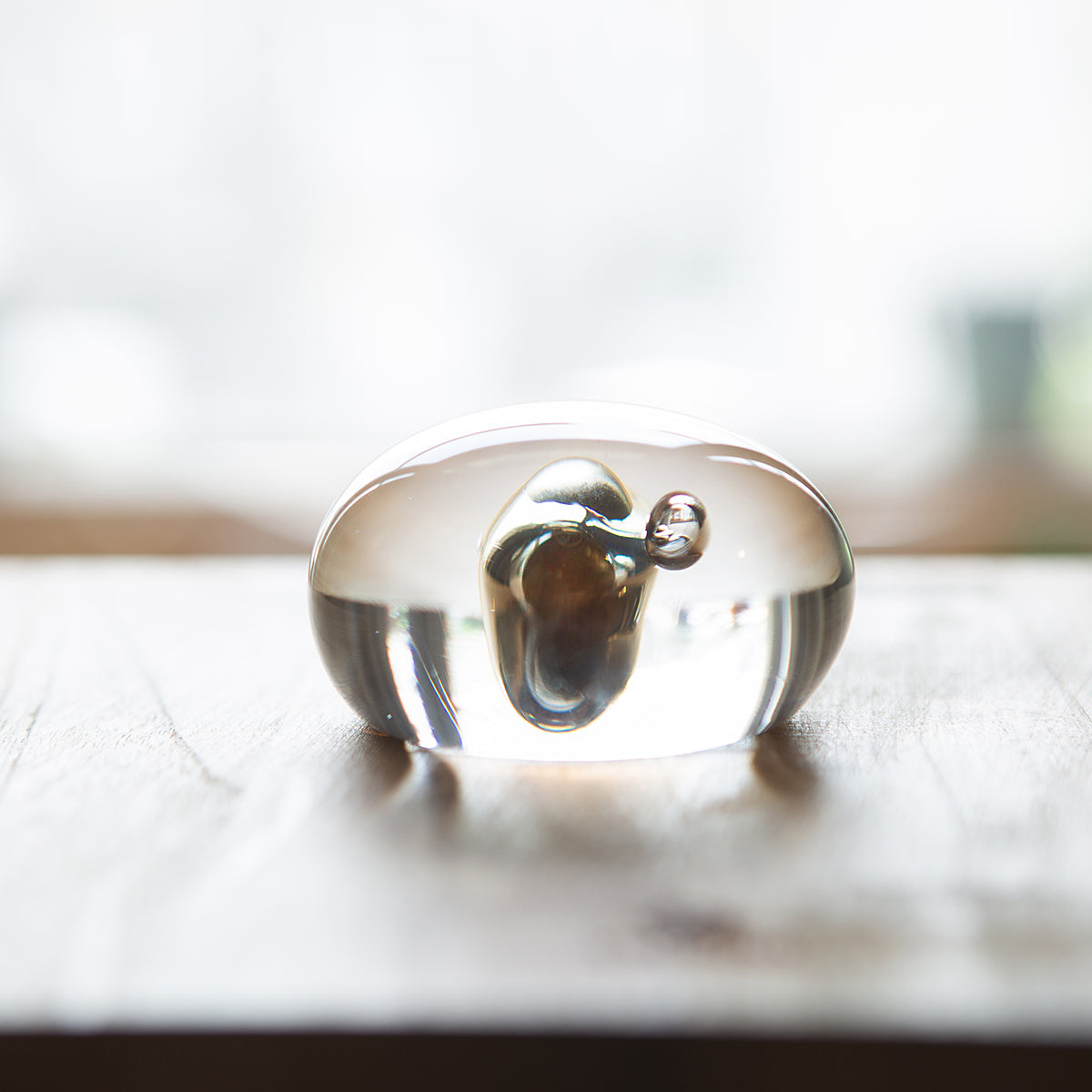Classic Renaissance Paperweight – Glass – Dew Glow