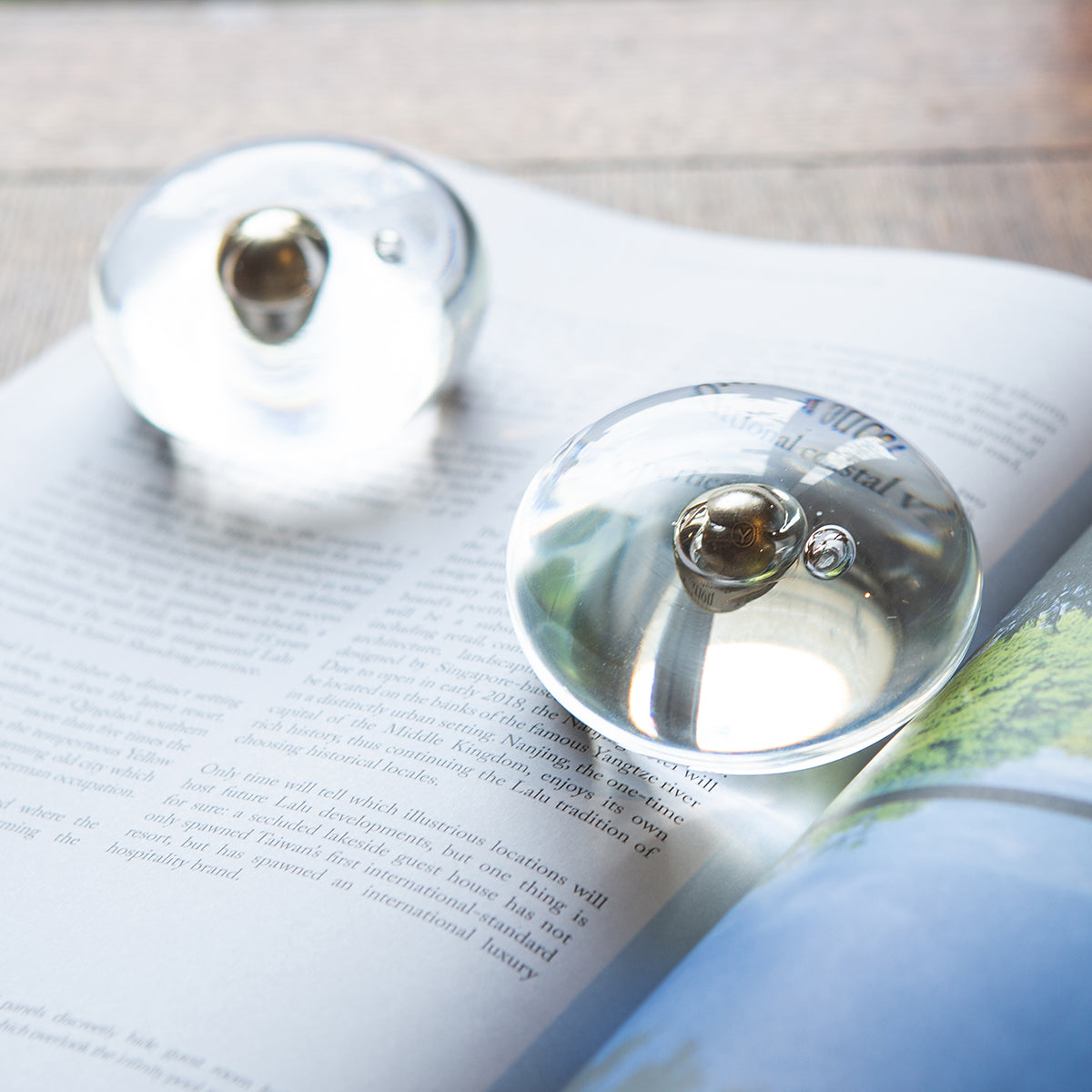 Classic Renaissance Paperweight – Glass – Dew Glow