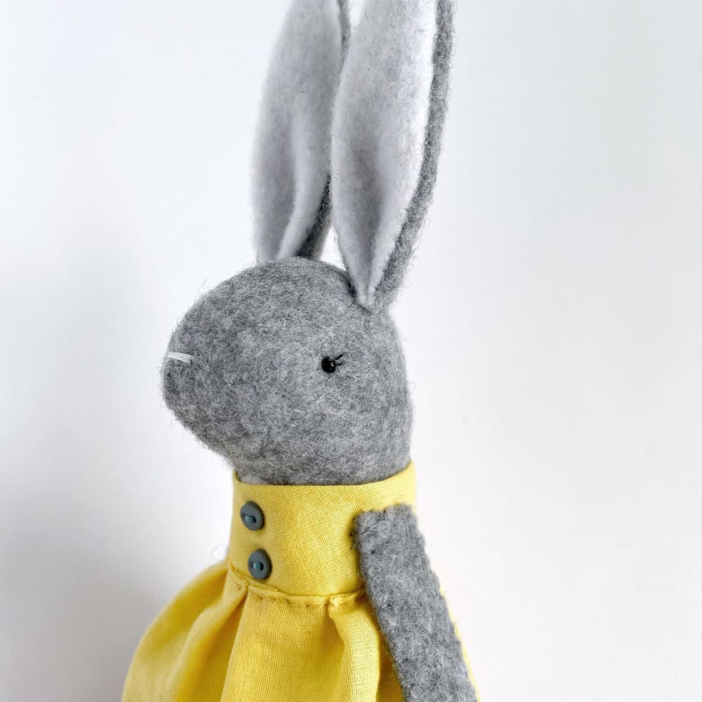 Peluche - Lapine avec robe jaune - PELUCHES