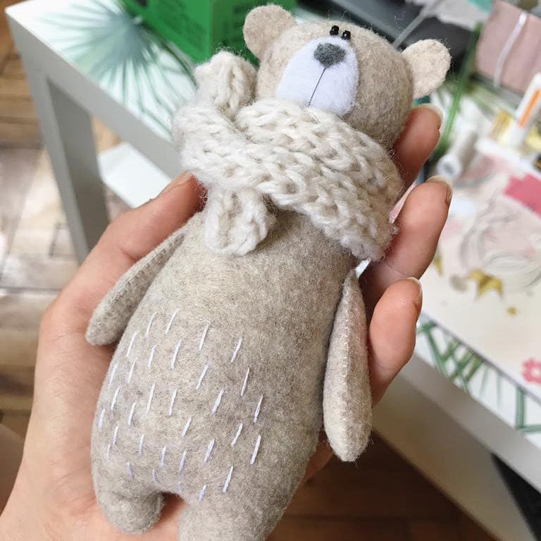 Peluche - Ours beige avec écharpe crème - PELUCHES