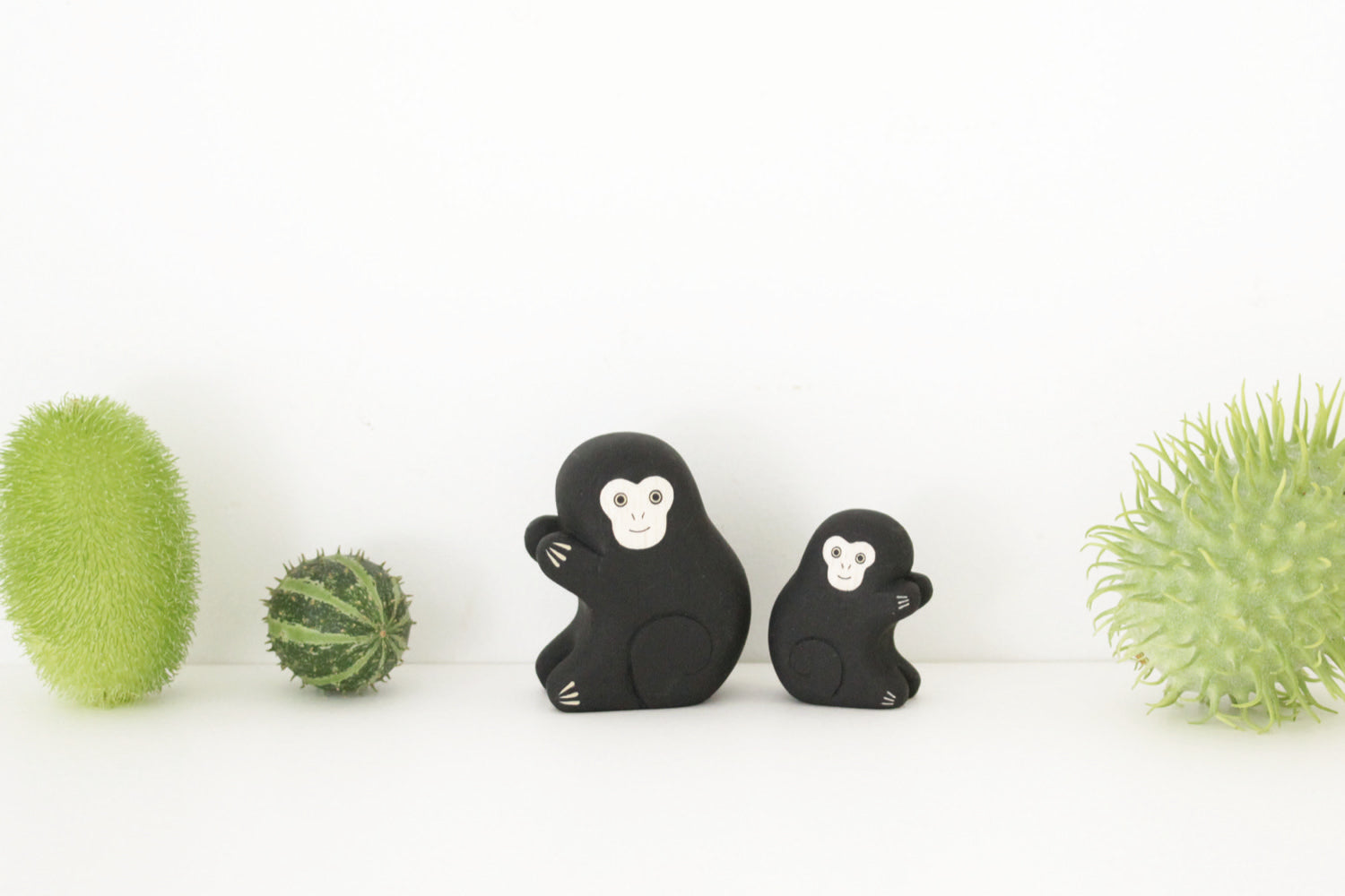Figurines en bois T-LAB singe et son petit, série Oyako
