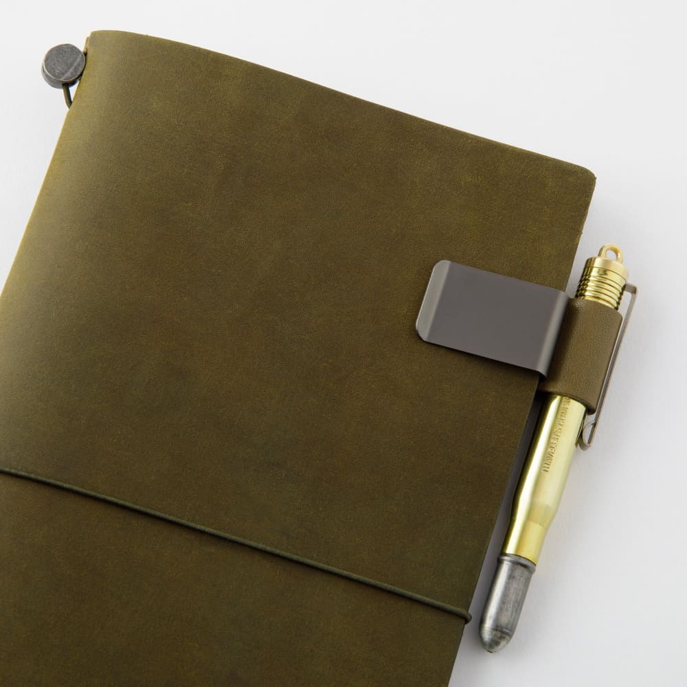 016 - Porte-stylo (M) TRAVELER’S notebook - Olive - ACCESSOIRES DE BUREAU