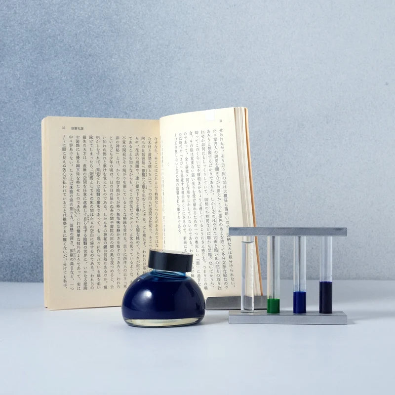 Tinte Kakimori colour specimen 227, Das Gespür für Schatten