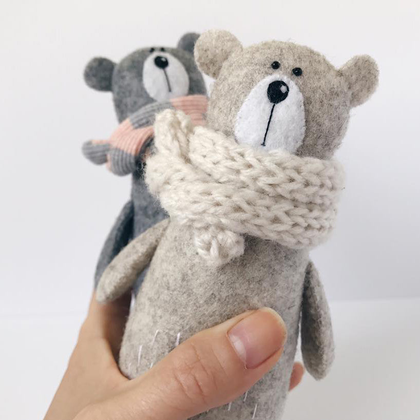 Peluche - Ours beige avec écharpe crème