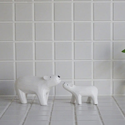 Wooden Figurine – Polar Bear on a Walk (parent)