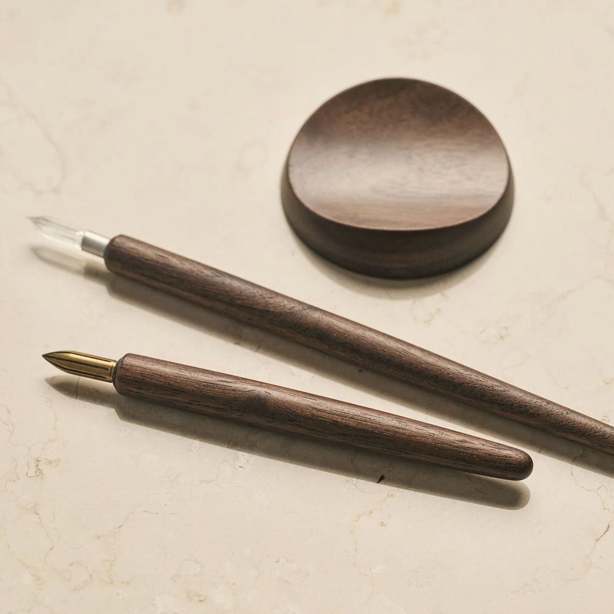 Repose plume, noyer | KAKIMORI