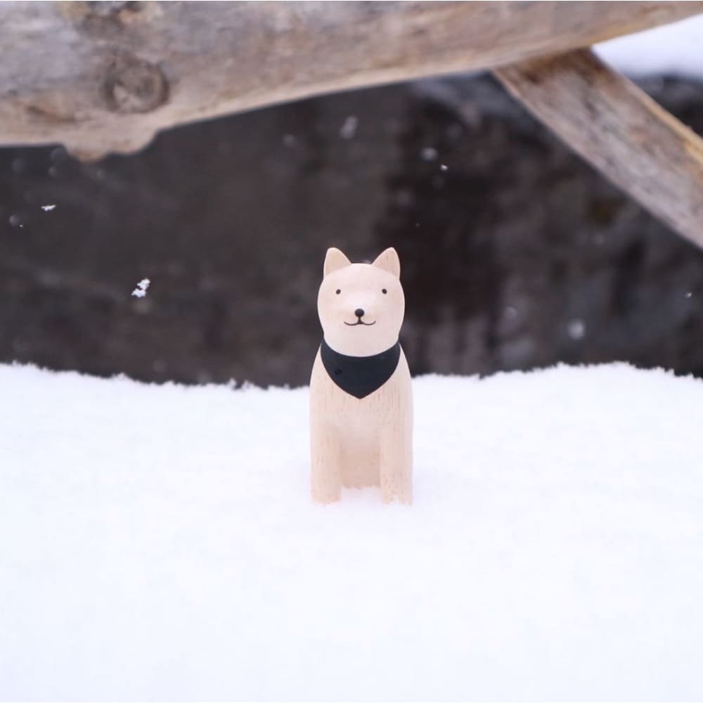 Figurine en bois- Chien Akita - FIGURINES EN BOIS