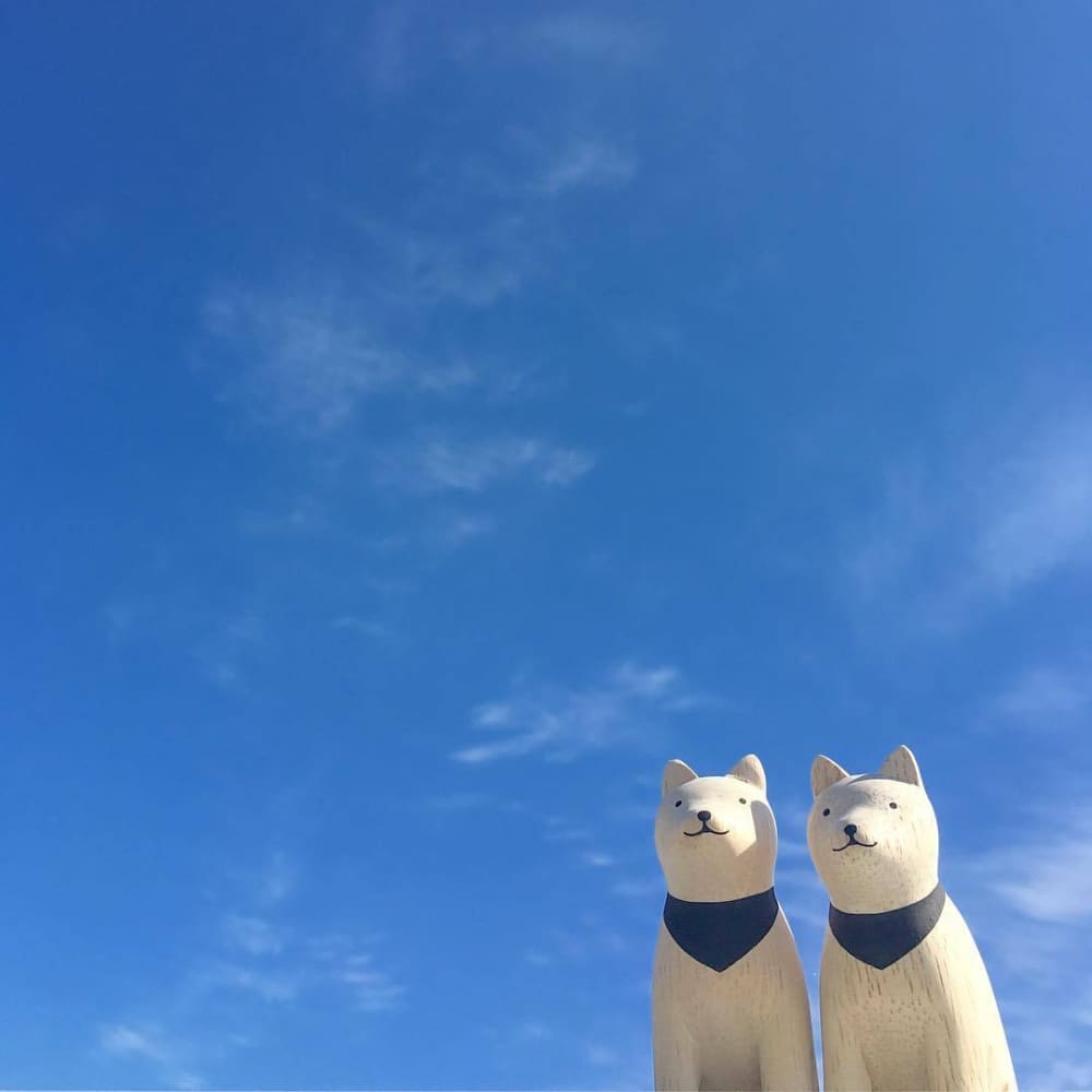 Figurine en bois- Chien Akita - FIGURINES EN BOIS