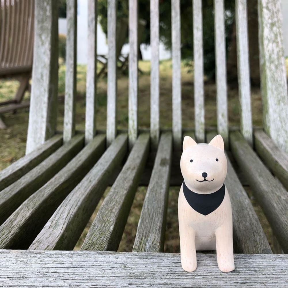 Figurine en bois- Chien Akita - FIGURINES EN BOIS