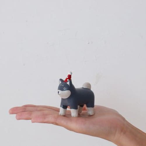 Figurine en bois - Parent chien Shiba inu avec chapeau de fête - FIGURINES EN BOIS
