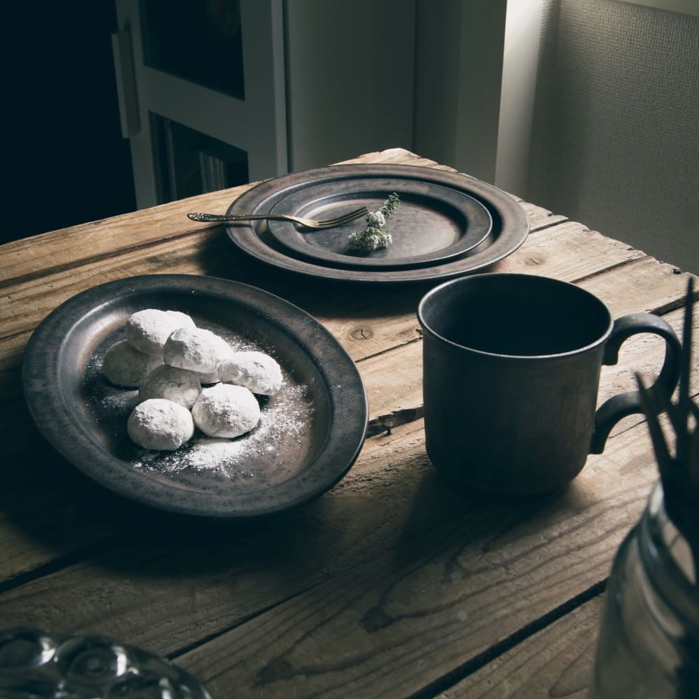 Grande assiette - Série poterie ancienne - Laiton - VAISSELLE