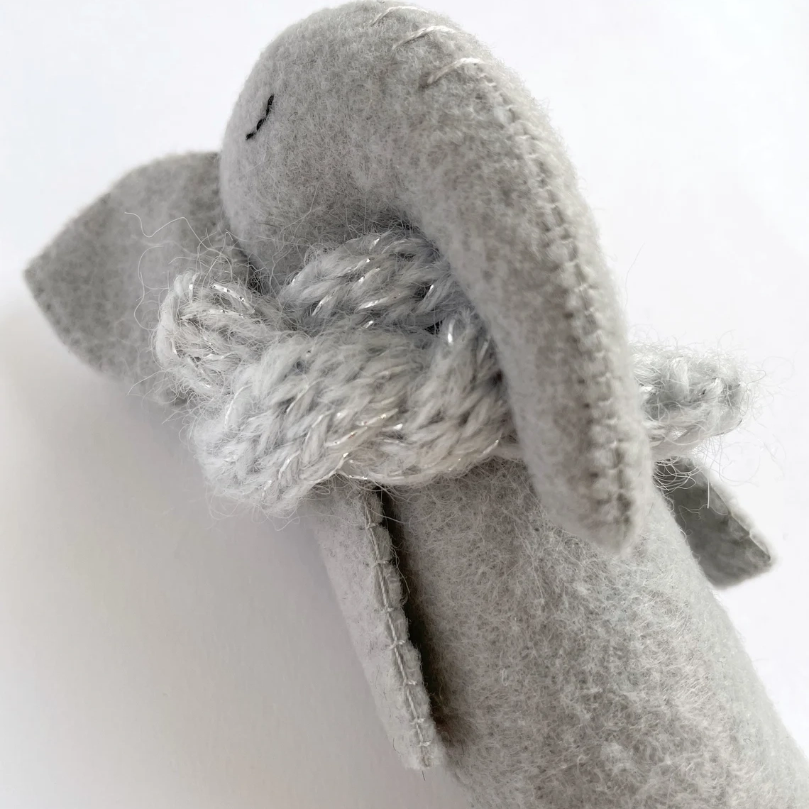 Peluche - Elephant avec écharpe grise