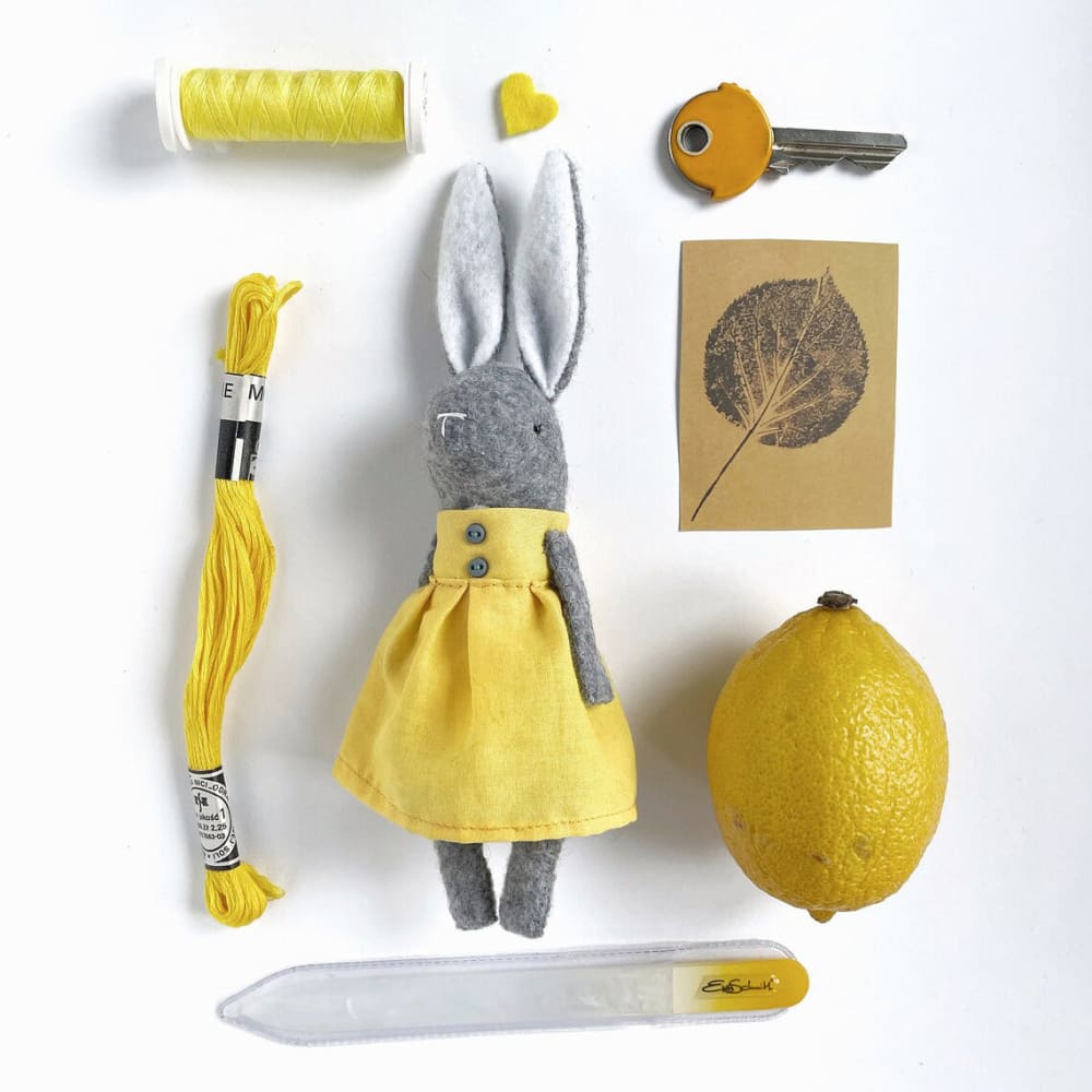 Peluche - Lapine avec robe jaune - PELUCHES