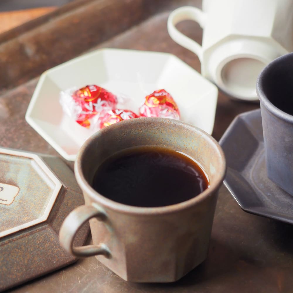 Tasse et soucoupe octogonales - Série poterie ancienne - Gris - VAISSELLE