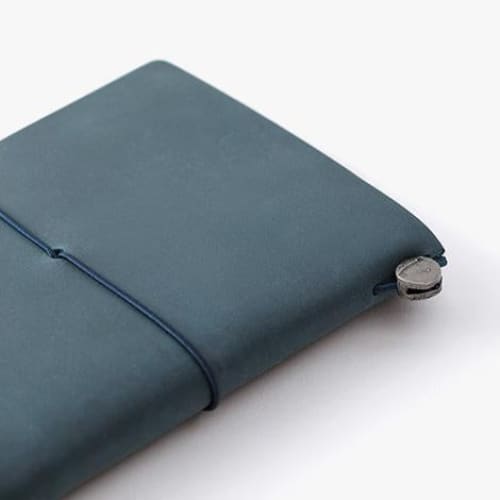 TRAVELER’S notebook - cuir bleu (passeport) TRAVELER’S NOTEBOOK COVER